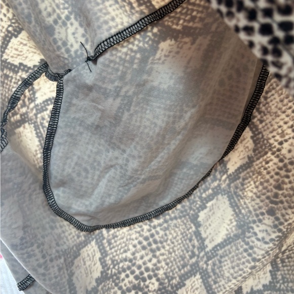 Snake Print High-Low Dress With Pockets - Picture 4 of 5